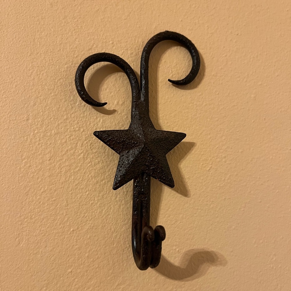 Handcrafted Primitive Stars Decor
Lot (4) For Your Home 🤩 - Picture 8 of 16